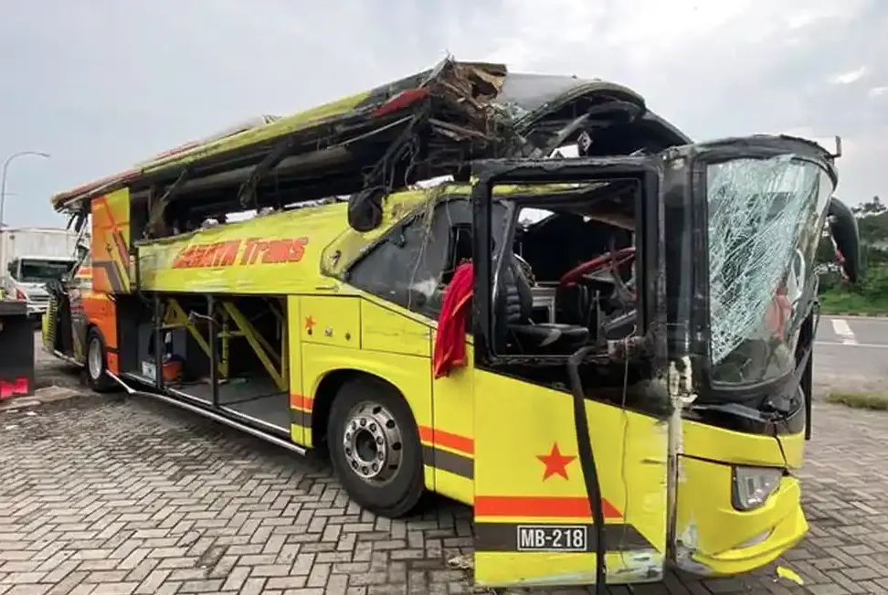 Penampakan Bus Maut Kecelakaan di Tol Krapyak Semarang Akibatkan 16 Orang Meninggal