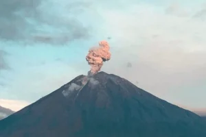 Aktivitas Gunung Semeru Meningkat, Awan Panas Picu Evakuasi Penambang