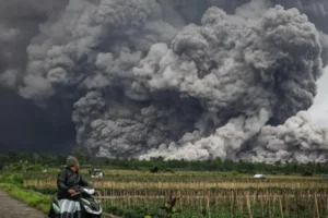 Erupsi Gunung Semeru 3.000 Meter, Status Siaga