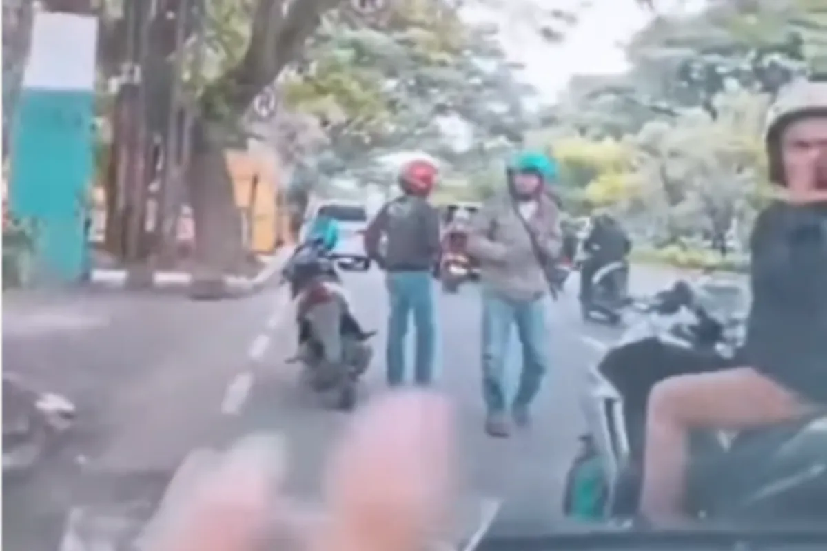 Debt Collector hentikan mobil di Bandung