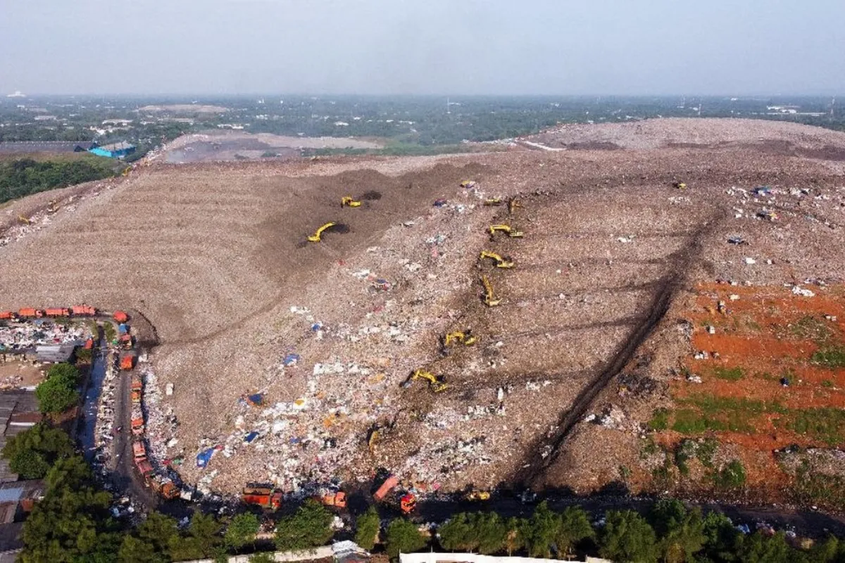 Gunung Sampah Bantar Gebang