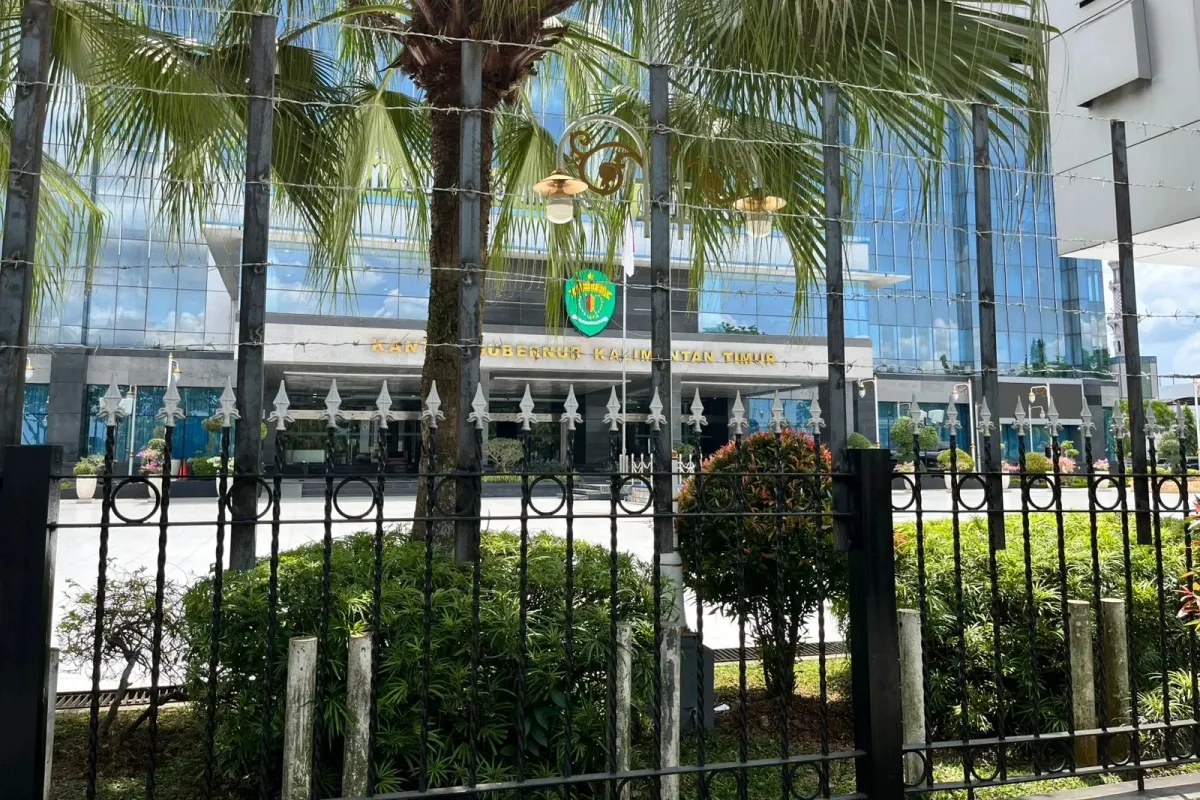 Kantor Gubernur Kaltim dipasang Kawat Berduri