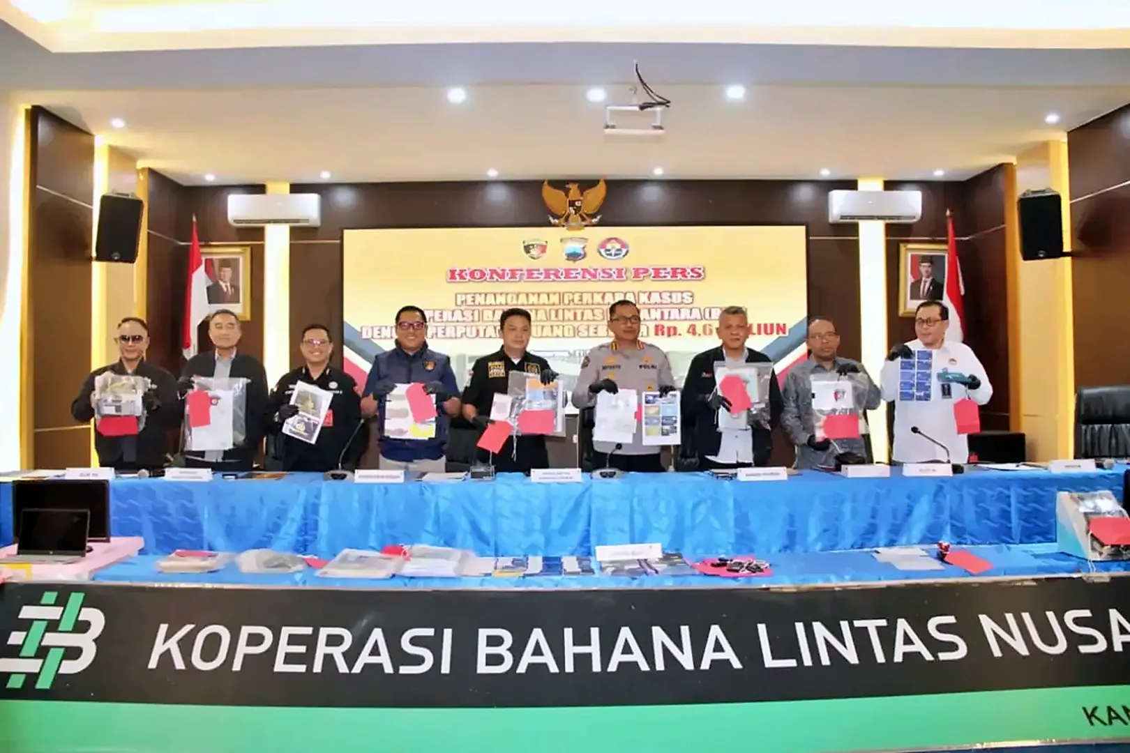 Konferensi Pers Kasus Koperasi BLN