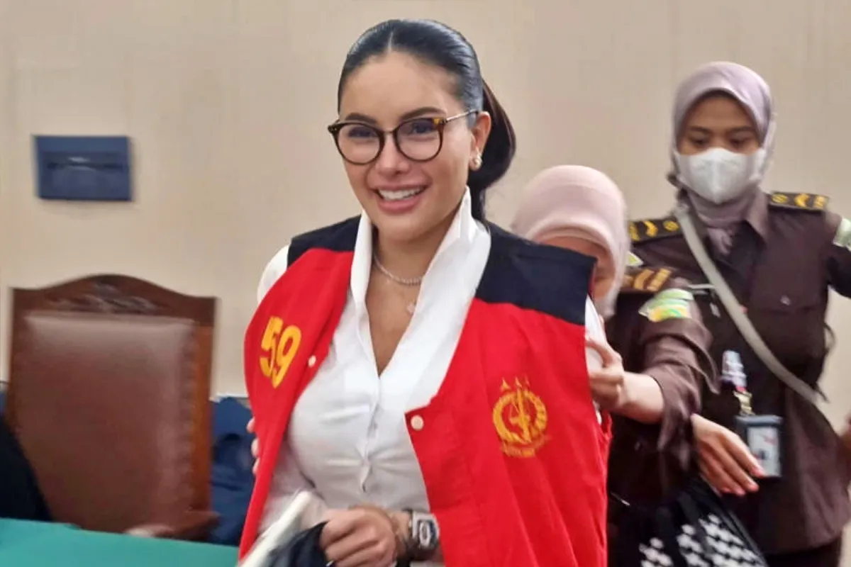 Nikita Mirzani saat menjalani sidang
