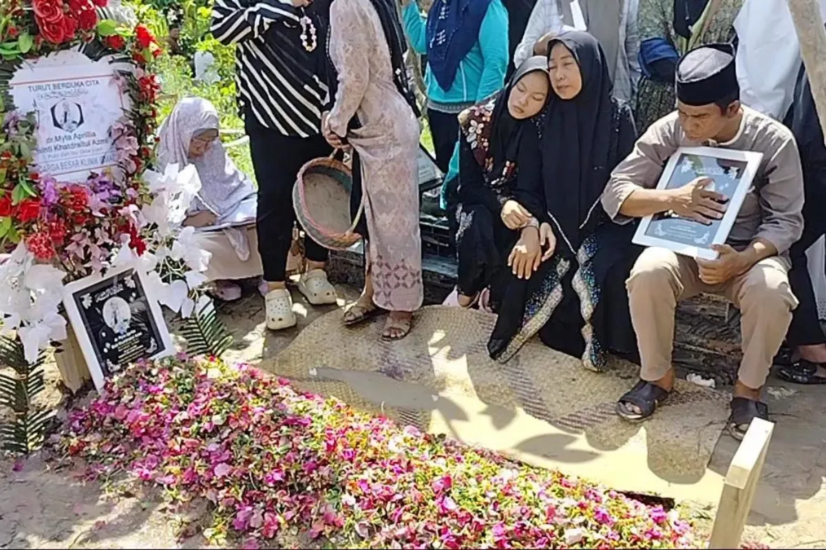 Pemakaman Dr Myta Aprilia Azmy