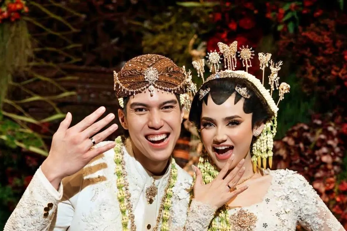 Pernikahan El Rumi & Syifa Hadju: Mahar 2.026 Pound, Wali Hakim, Prabowo Hadir