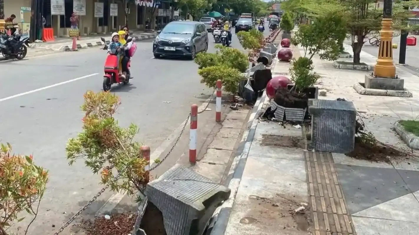 Beritanda - kerusakan alun-alun Indramayu