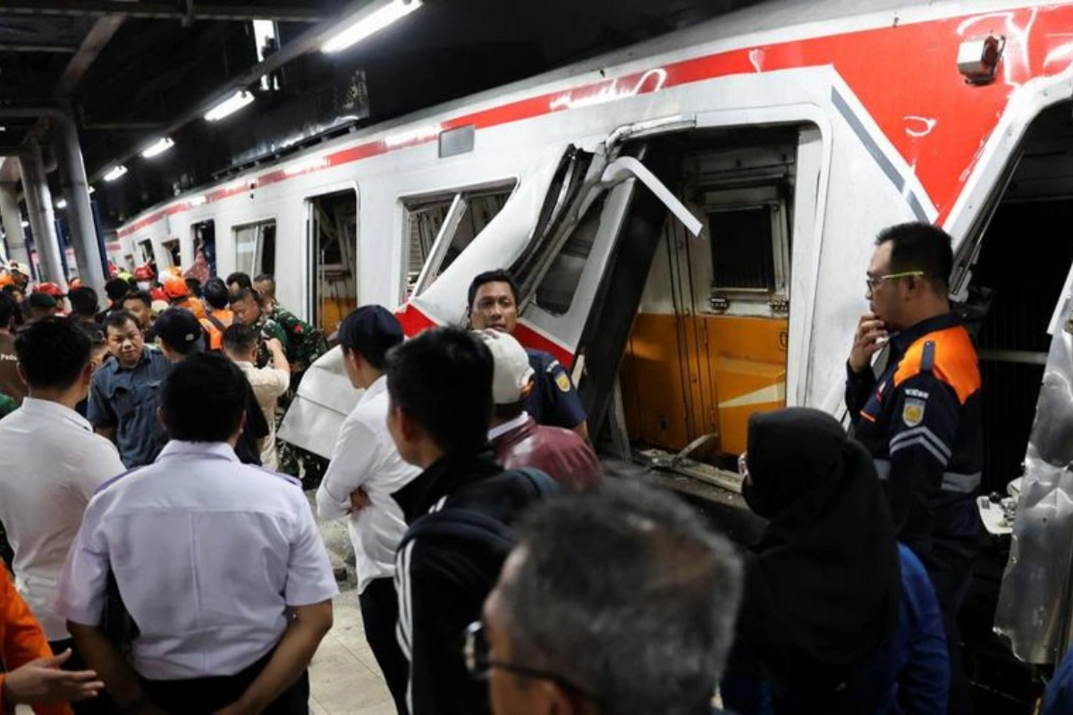 Tabrakan stasiun bekasi timur